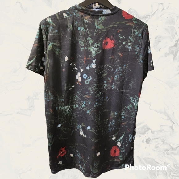 🆕️ H&M Floral Slim Fit Tee Black NWT Size S - Picture 2 of 4